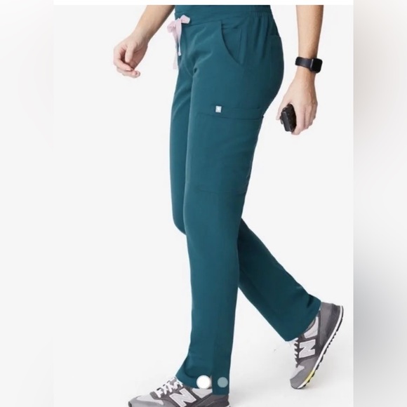 Figs Catarina caribbean blue top and Yola Skinny Scrub Pants set - Picture 5 of 8